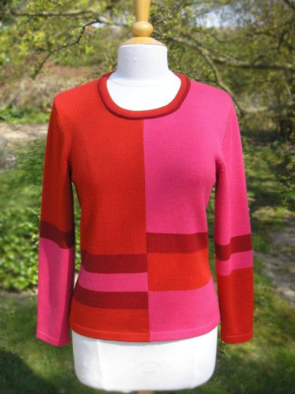 110313 Bluse med asymmetriske striber 110313 Bluse med asymmetriske striber