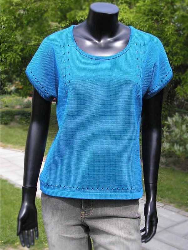 110419 bluse med hulmønster og snoninger 110419 bluse med hulmønster og snoninger