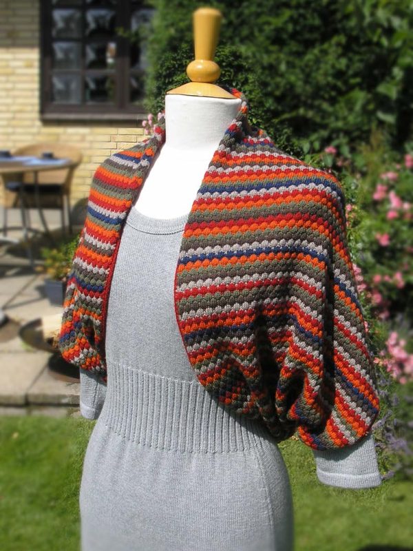 110811Stort cirkelsjal i Multicolor Tuck