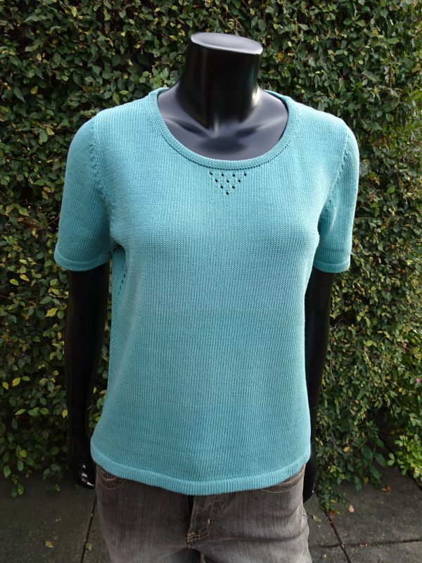 190421 Bluse med hulmønster 190421 Bluse med hulmønster